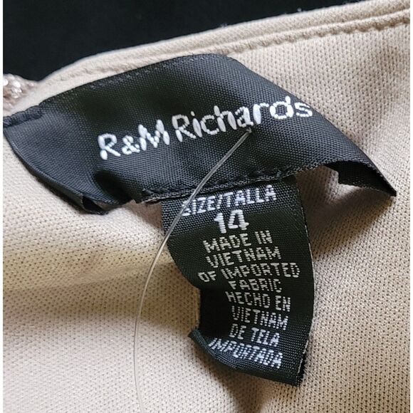 Long Sleeve Beige Lace Dress by R&M Richards – Size 14 - Picture 4 of 4